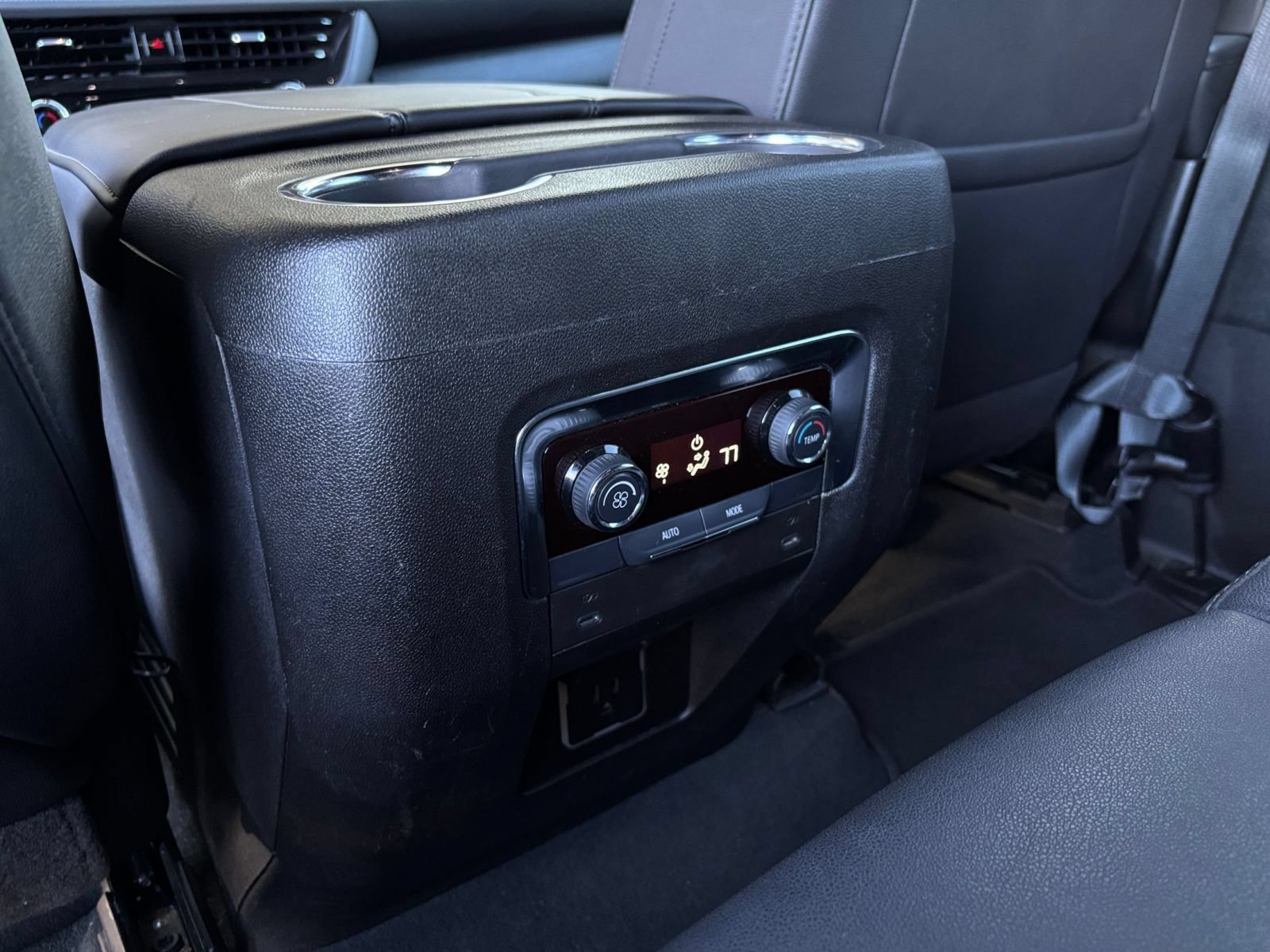 Used 2025 Chevrolet Tahoe Z71 AWD/4WD image 25