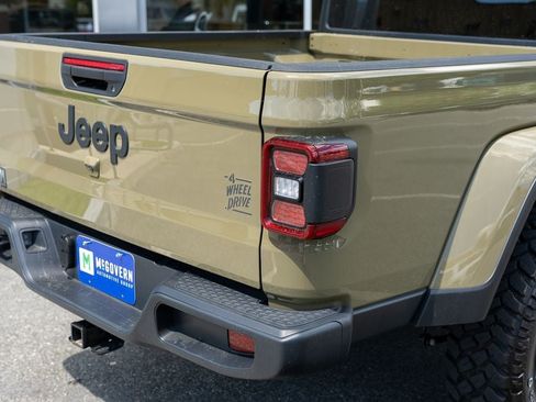 Used 2026 Jeep Gladiator Sport AWD/4WD image 9