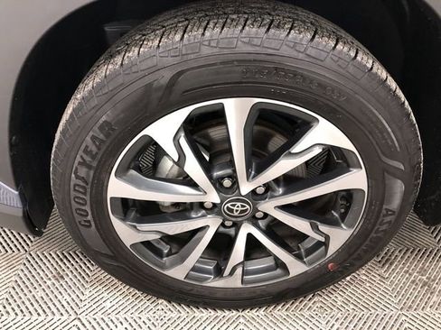 Used 2023 Toyota Corolla Cross XLE w/ Convenience Package image 29