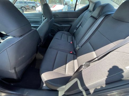 Used 2025 Nissan Altima 2.5 SV FWD image 22