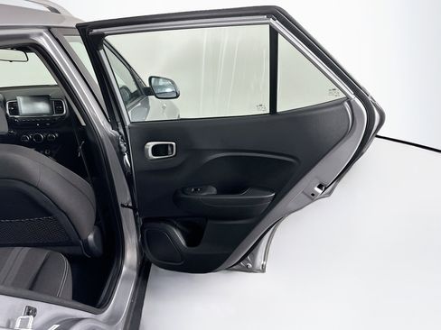 Used 2025 Hyundai Venue SEL FWD image 29
