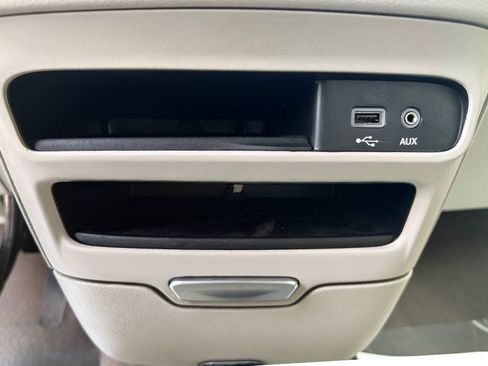 Used 2020 Chrysler Voyager Lxi image 23