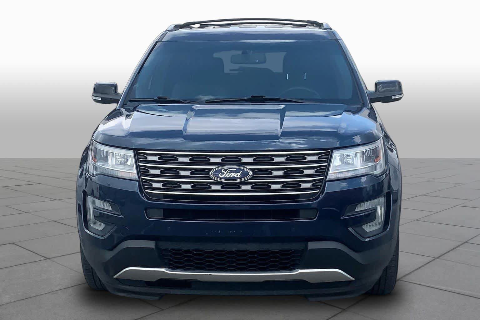 Used 2016 Ford Explorer XLT w/ Equipment Group 202A AWD/4WD image 4