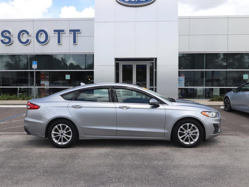 Used 2020 Ford Fusion SE FWD image 15