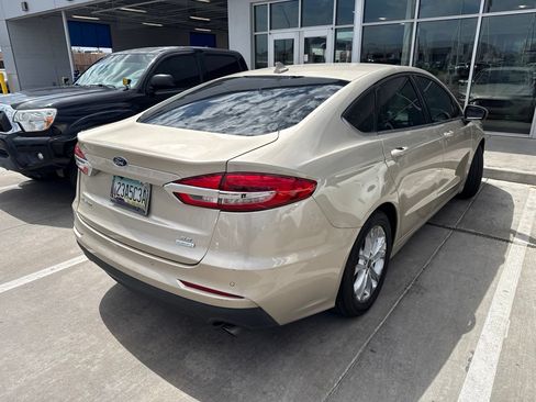 Used 2019 Ford Fusion SE FWD image 12