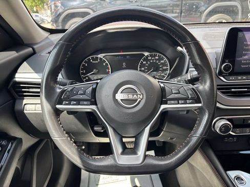 Used 2024 Nissan Altima 2.5 SR FWD image 22