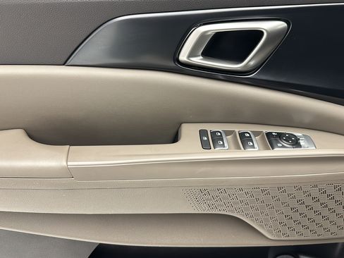 Used 2025 Kia Carnival FWD image 14