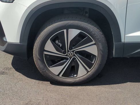 Used 2025 Volkswagen Taos SE AWD/4WD image 27