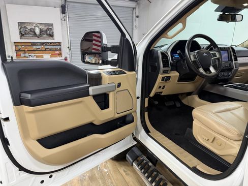Used 2020 Ford F250 Lariat w/ Lariat Ultimate Package AWD/4WD image 12