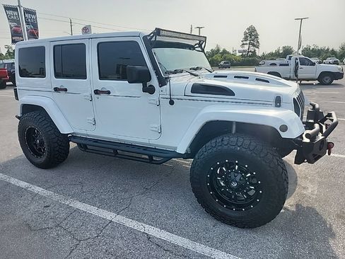 Used 2017 Jeep Wrangler Unlimited Sahara w/ Dual Top Group AWD/4WD image 15