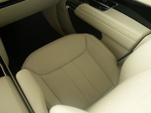 Used 2025 Land Rover Range Rover SE image 29