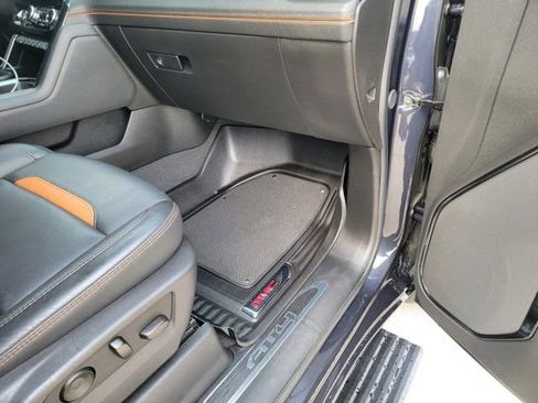 Used 2025 GMC Sierra 2500 AT4 w/ AT4 Premium Plus Package AWD/4WD image 9