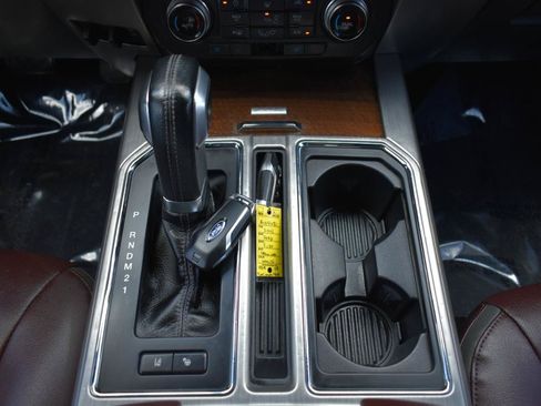 Used 2015 Ford F150 Platinum w/ Equipment Group 701A Luxury AWD/4WD image 21