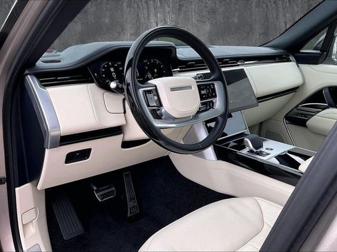 Used 2025 Land Rover Range Rover SE image 17