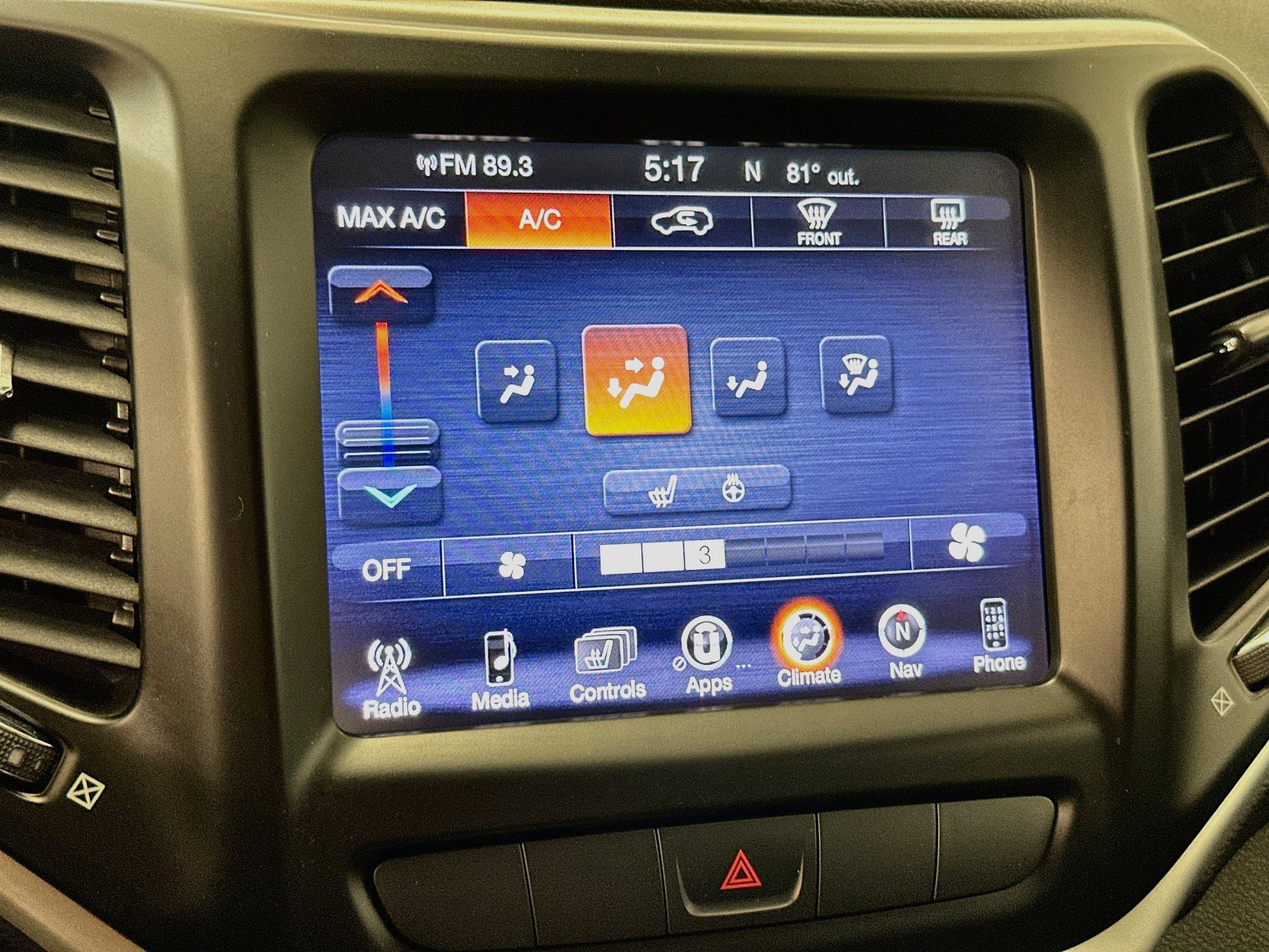 Used 2015 Jeep Cherokee Trailhawk w/ Cold Weather Group AWD/4WD image 24