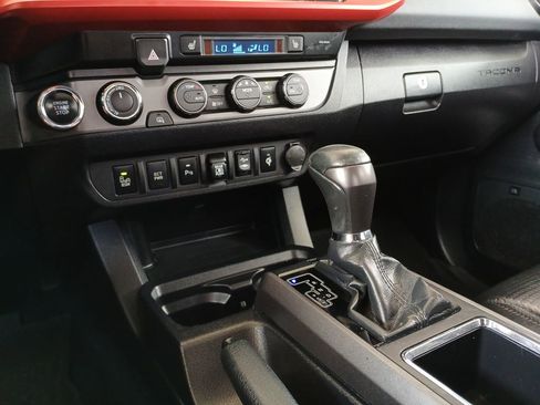 Used 2019 Toyota Tacoma TRD Off-Road image 16