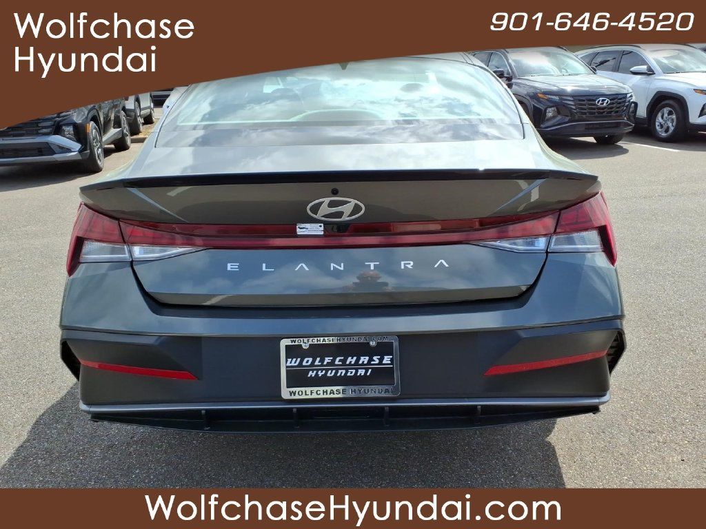 Used 2026 Hyundai Elantra SEL Sport Premium FWD image 4