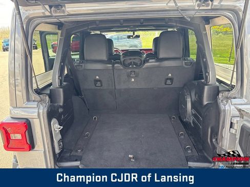 Used 2023 Jeep Wrangler Unlimited Rubicon w/ LED Lighting Group AWD/4WD image 17