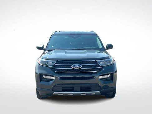 Certified 2024 Ford Explorer XLT w/ Equipment Group 202A AWD/4WD image 3