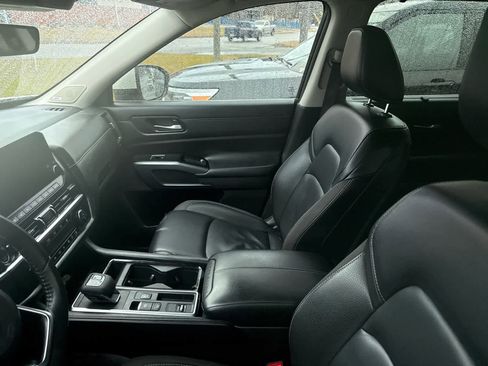 Used 2023 Nissan Pathfinder SL w/ SL Premium Package image 11