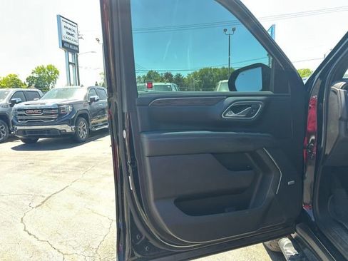 Used 2021 Chevrolet Tahoe Z71 w/ Luxury Package AWD/4WD image 28