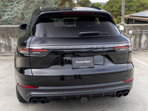 Certified 2022 Porsche Cayenne S AWD/4WD image 22