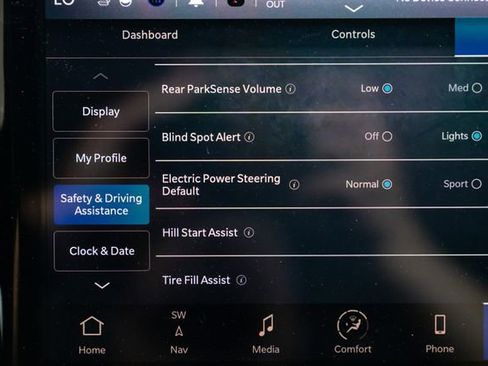 Used 2023 Jeep Grand Cherokee Limited w/ Luxury Tech Group II AWD/4WD image 19