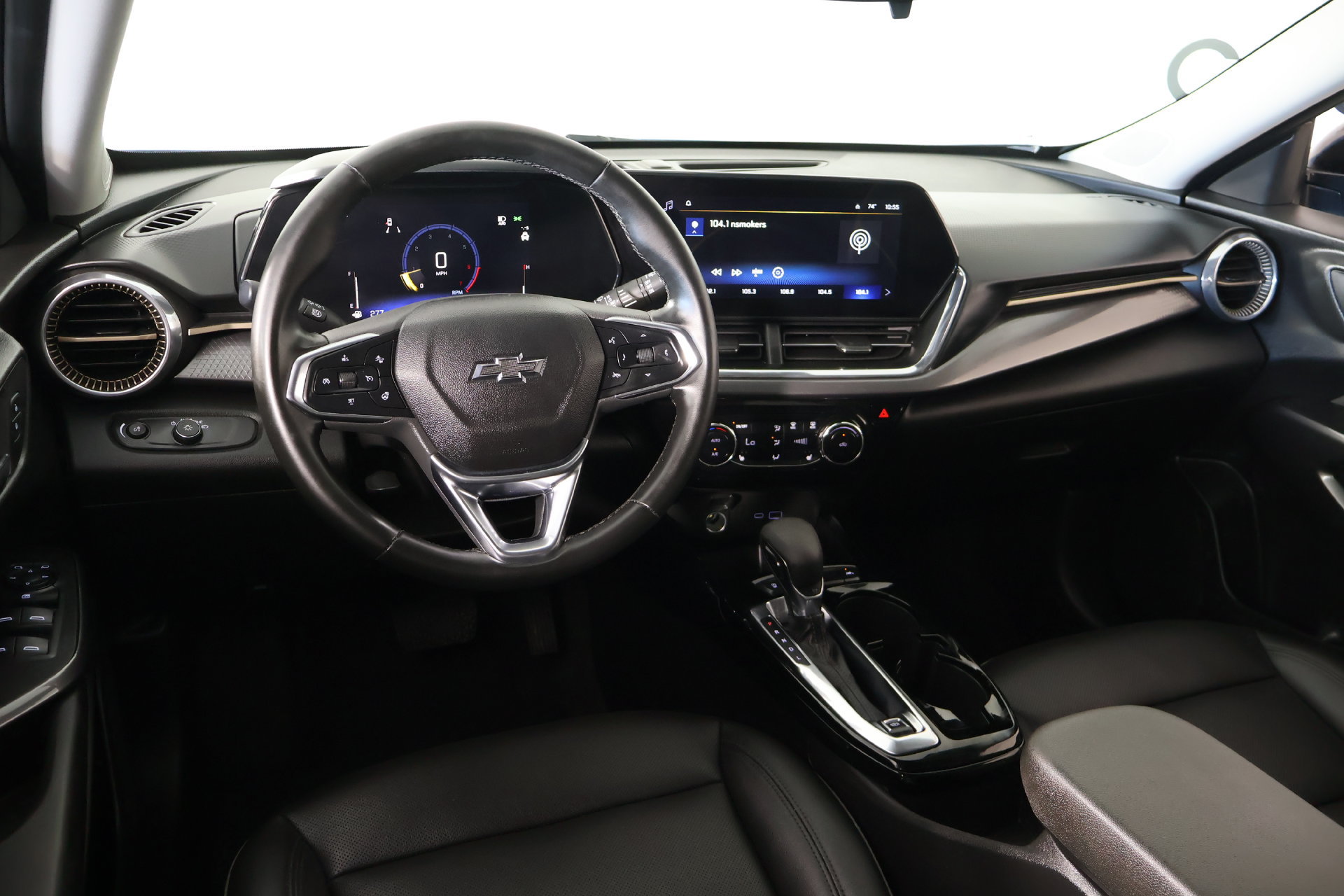 Used 2025 Chevrolet Trax ACTIV FWD image 2