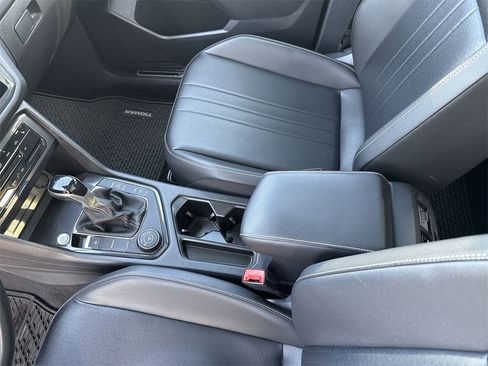 Used 2022 Volkswagen Tiguan SE R-Line image 23
