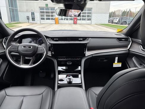 New 2026 Jeep Grand Cherokee Limited image 10