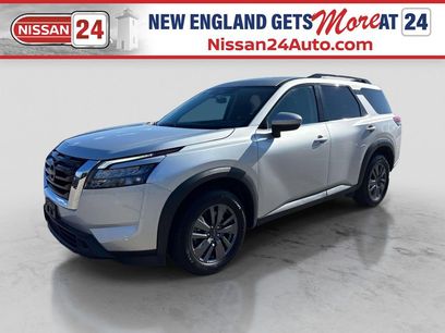 Used 2024 Nissan Pathfinder SV