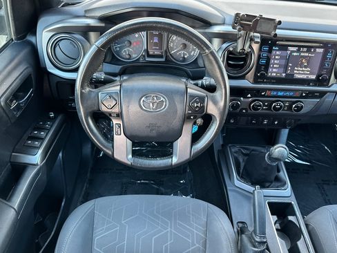 Used 2017 Toyota Tacoma TRD Sport w/ Premium & Technology Package AWD/4WD image 16