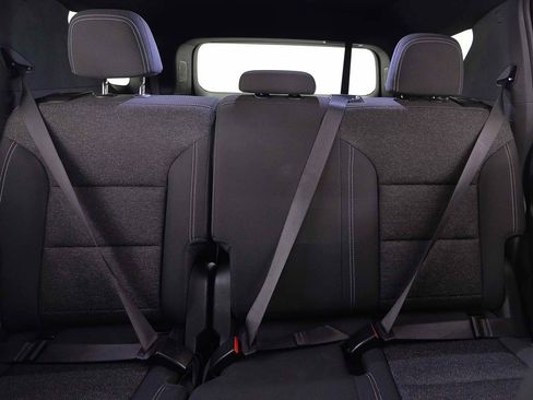 Used 2025 Chevrolet Traverse LT image 8