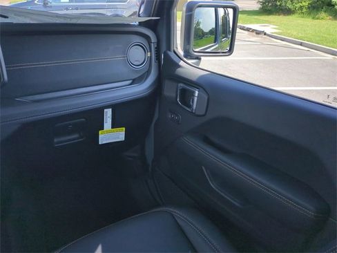 New 2025 Jeep Wrangler Unlimited Rubicon 392 image 17