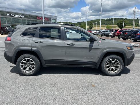 Used 2022 Jeep Cherokee Trailhawk w/ Sound & Nav Group AWD/4WD image 2
