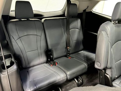 Used 2018 Buick Enclave Essence image 30