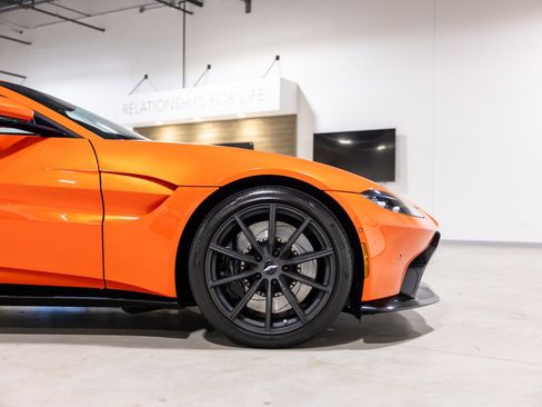 Used 2020 Aston Martin V8 Vantage Coupe image 23