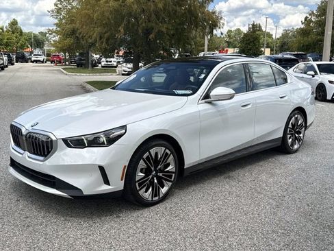 Used 2026 BMW 530i RWD image 7