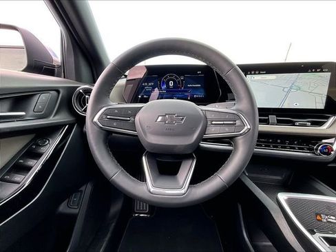 New 2026 Chevrolet Equinox LT FWD image 17