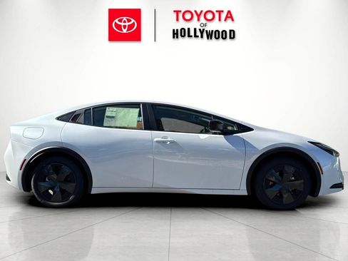 New 2026 Toyota Prius Plug-In Hybrid image 3