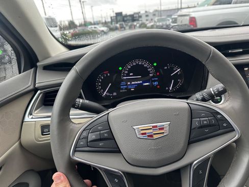 Used 2017 Cadillac XT5 Luxury w/ Driver Awareness Package image 11