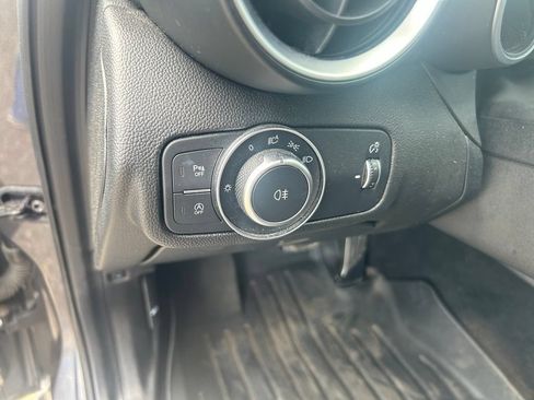 Used 2017 Alfa Romeo Giulia Ti w/ TI 19" Sport Package AWD/4WD image 17