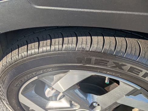 Used 2024 Hyundai Venue SEL image 13