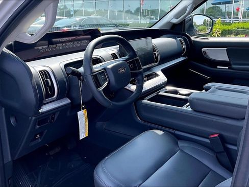 New 2026 Ford Expedition Active RWD image 6