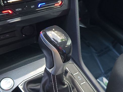 Used 2023 Volkswagen Tiguan SE image 16