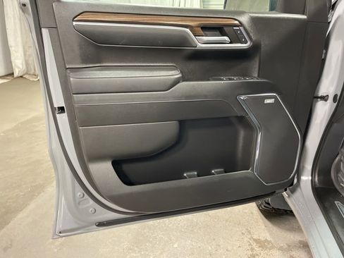 Used 2024 Chevrolet Silverado 1500 LT Trail Boss w/ LT Trail Boss Premium Package AWD/4WD image 25