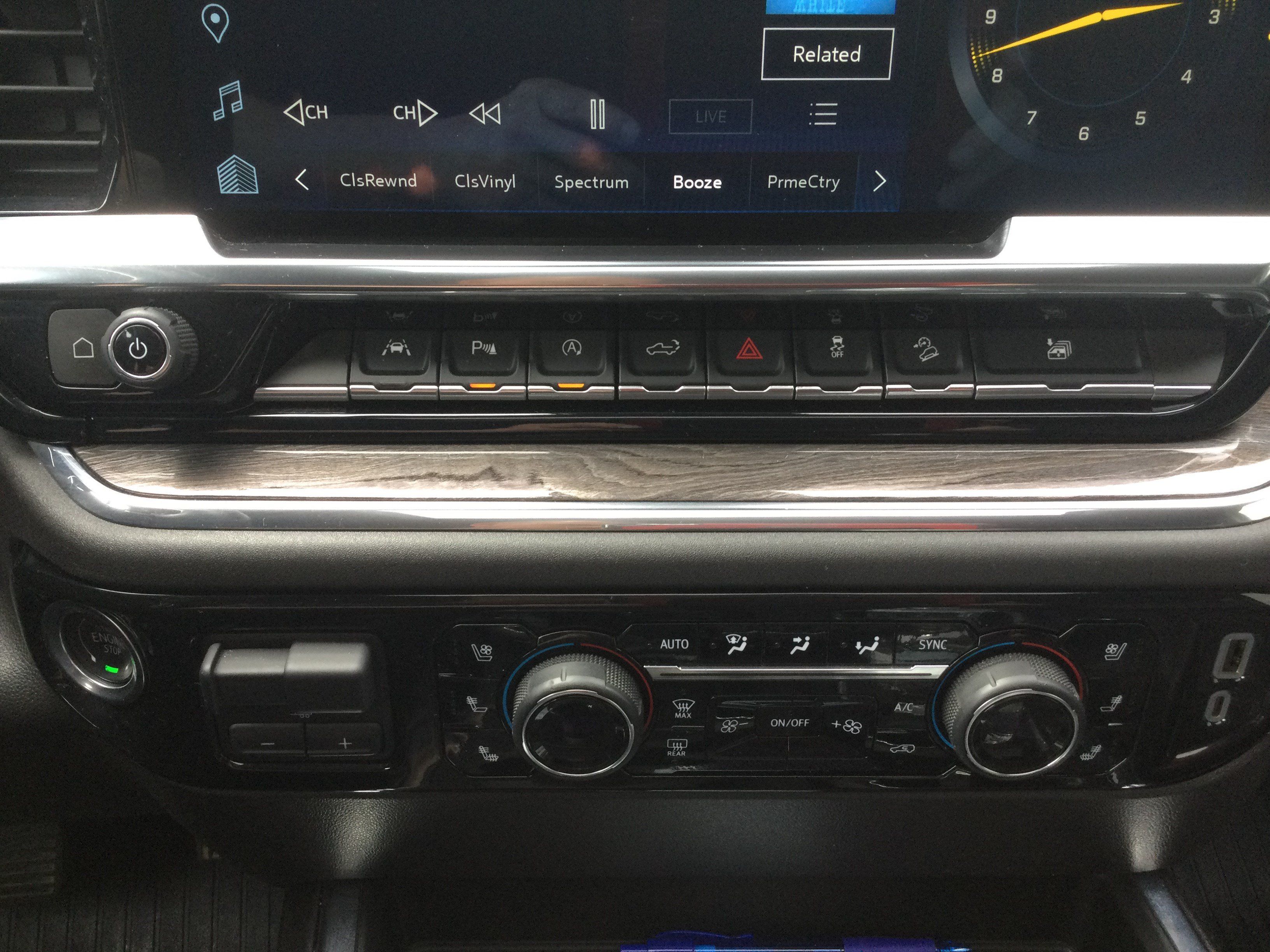 Used 2024 Chevrolet Silverado 1500 LTZ w/ LTZ Premium Package AWD/4WD image 18