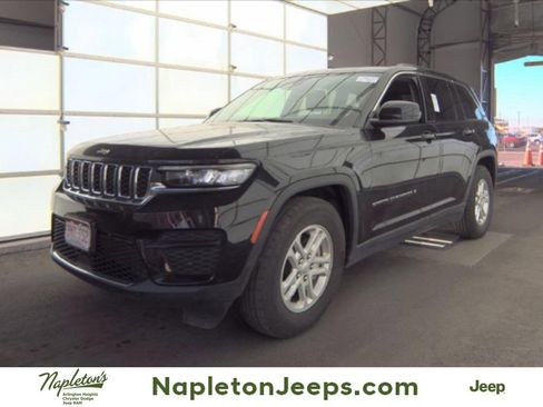 Used 2024 Jeep Grand Cherokee Laredo AWD/4WD image 1