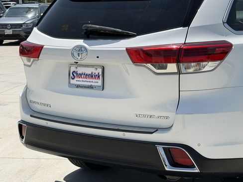 Used 2019 Toyota Highlander Limited Platinum AWD/4WD image 6