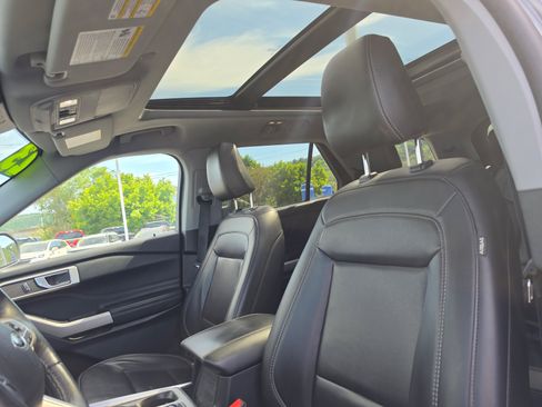 Used 2023 Ford Explorer XLT w/ Equipment Group 202A AWD/4WD image 11